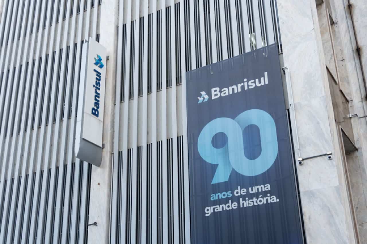 Fachada de um prédio da Banrisul