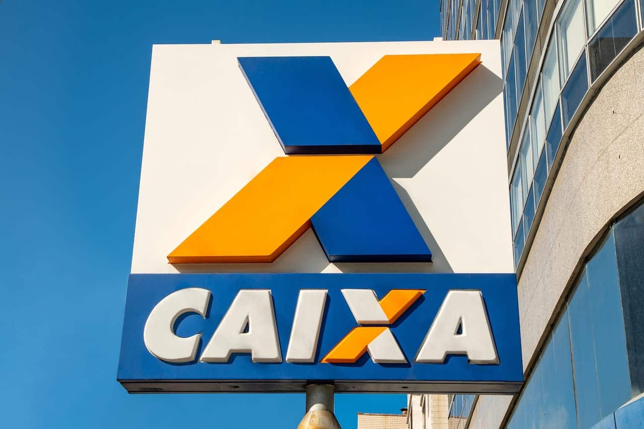 Placa com logo do banco Caixa Econômica Federal