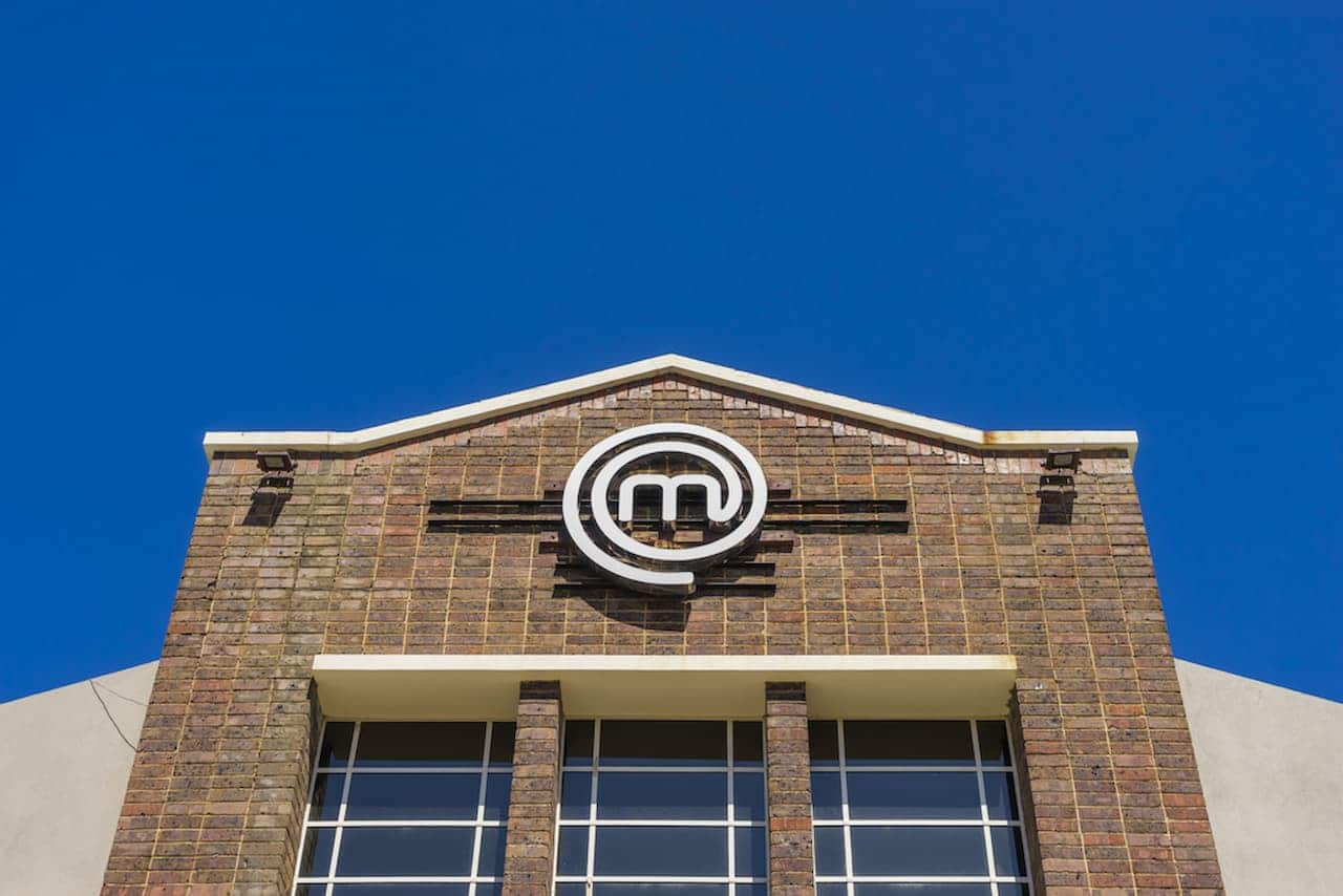 Fachada de um prédio com o símbolo do Masterchef
