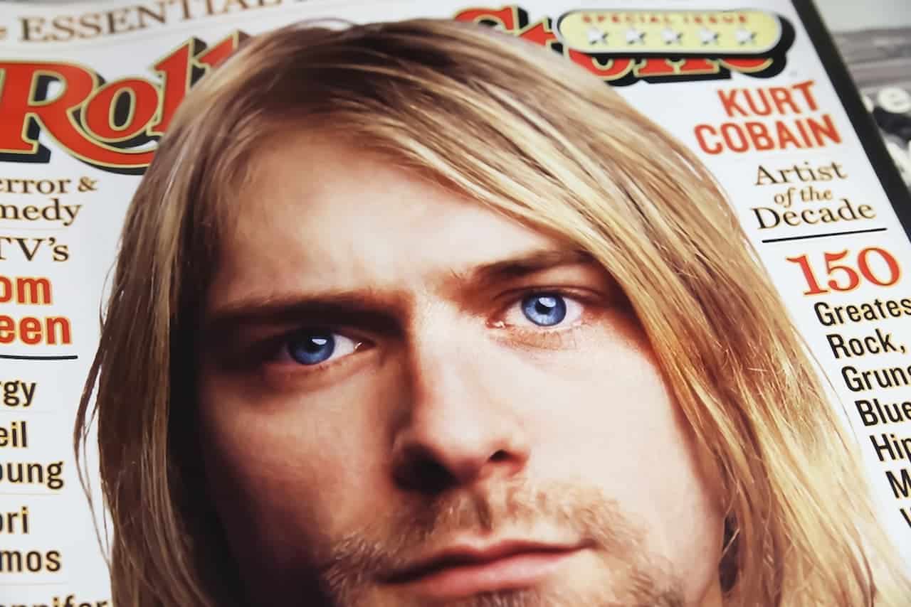 Foto de uma revista da Rolling Stone com Kurt Cobain na capa