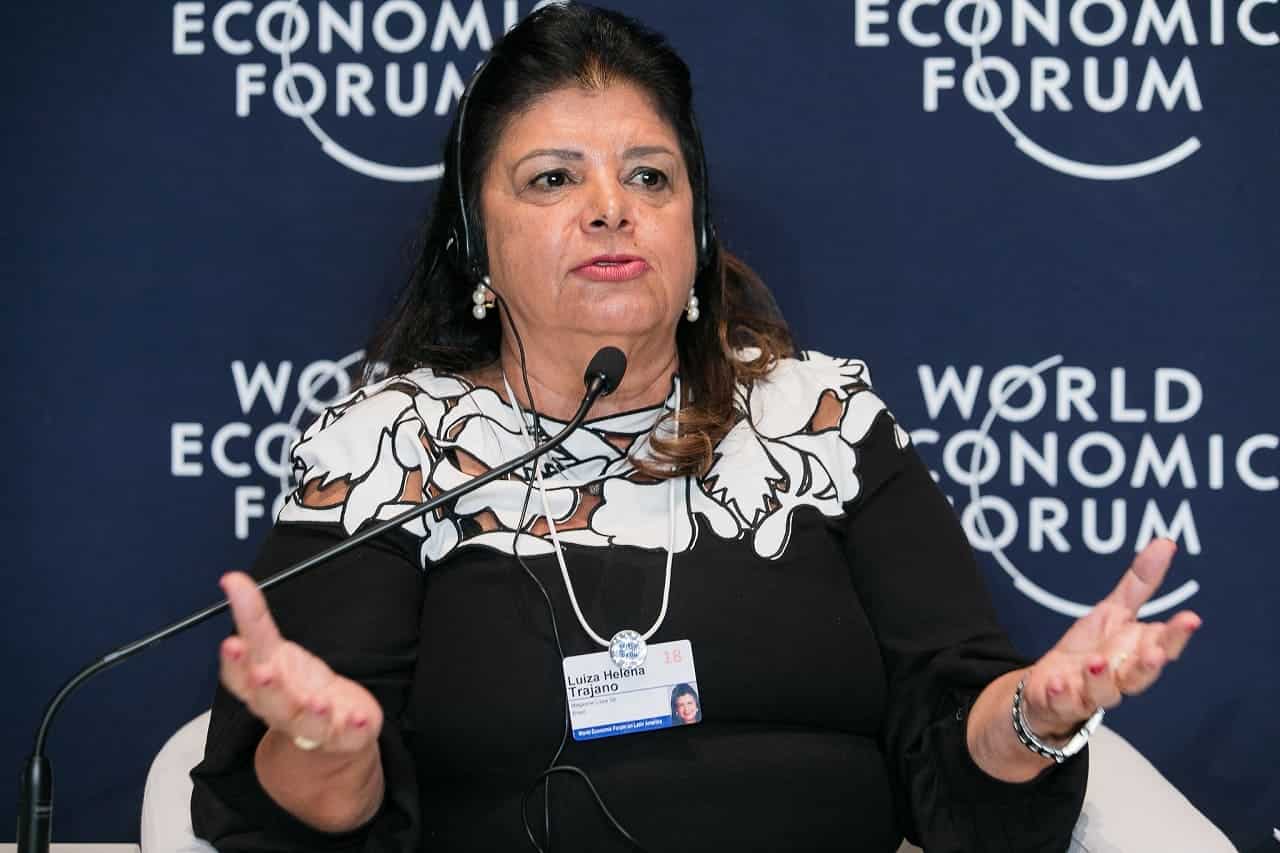Imagem de Luiz Trajano discursando no World Economic Forum