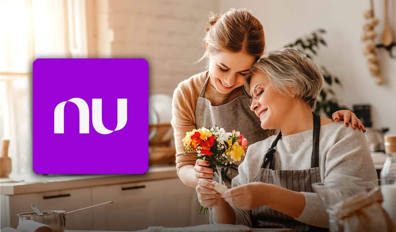 Imagem de mãe e filha abraças, segurando um pequeno buquê de flores, e a logo do Nubank colada ao lado delas, inserida digitalmente