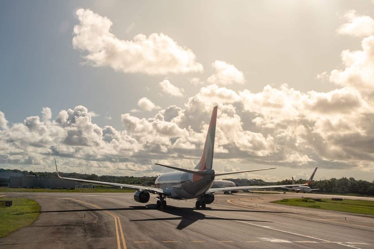 Imagem de um avião decolando | GOL Smiles