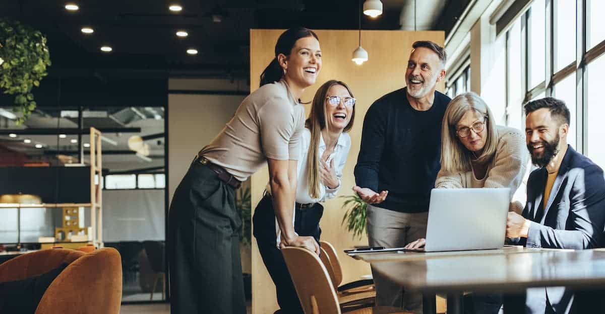 Trabalhadores em empresa