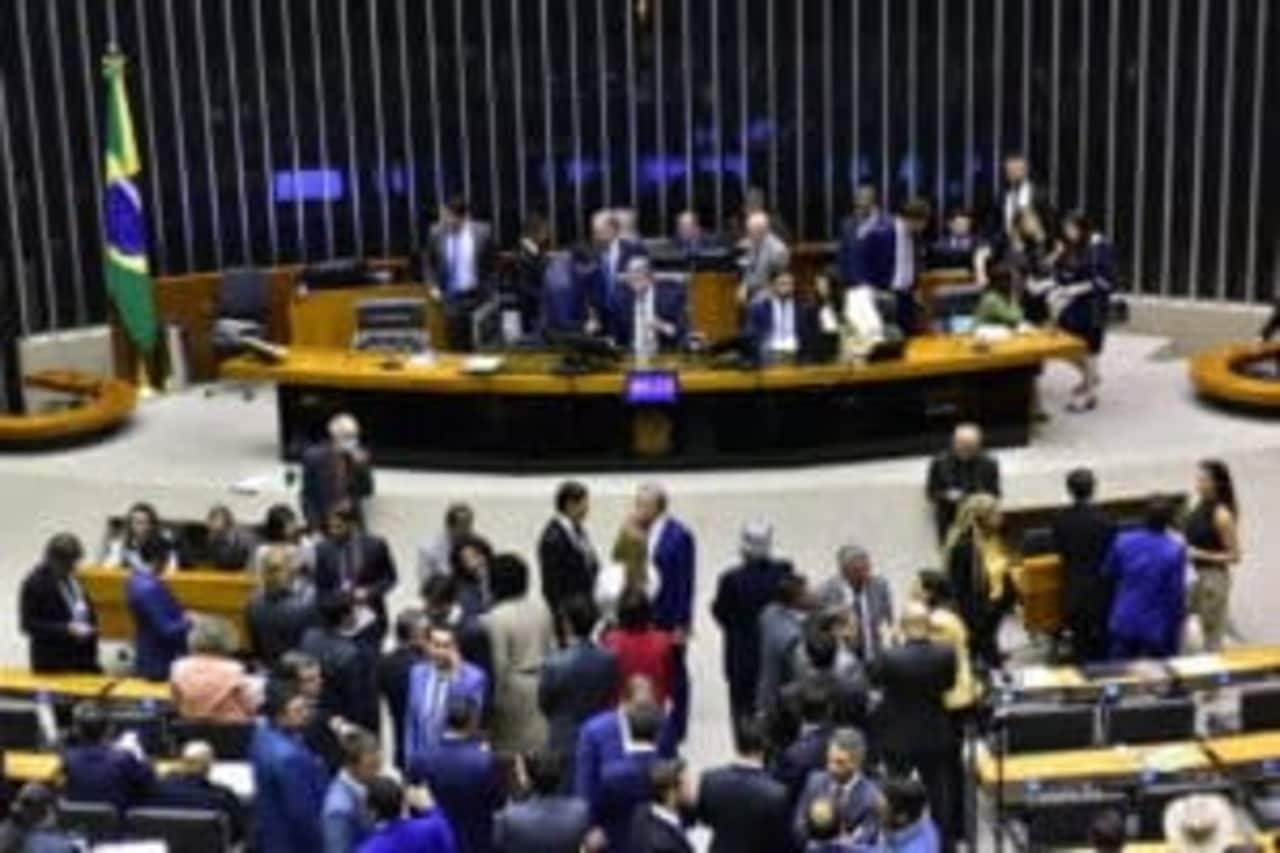 Câmara de deputados numa sessão deliberativa