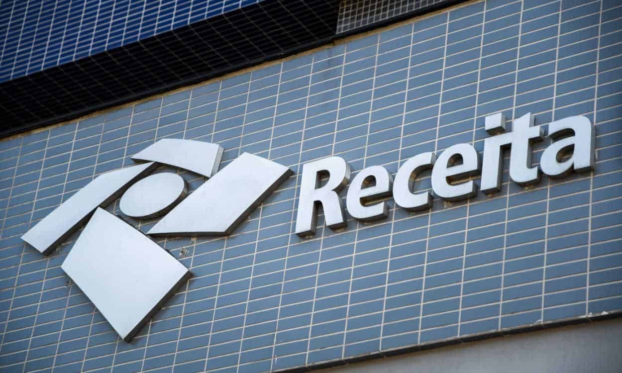 Fachada de um prédio da Receita Federal