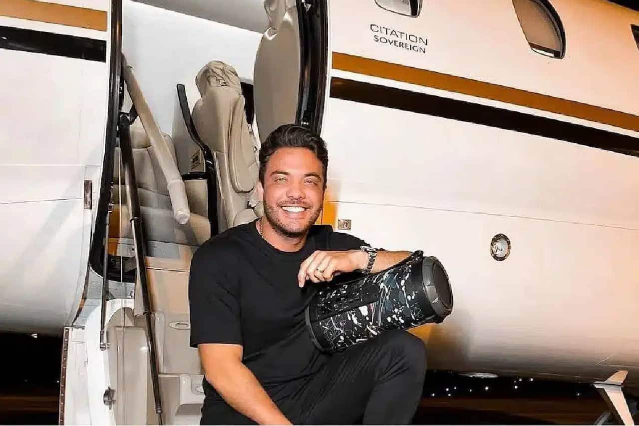 Wesley Safadão em seu avião