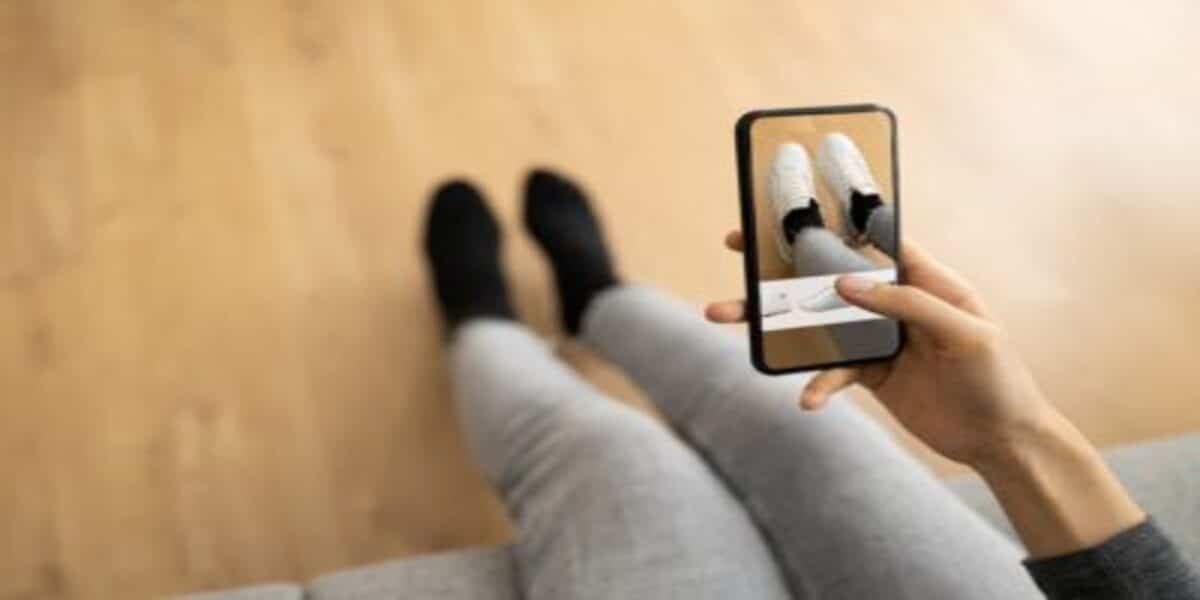Nova ferramenta de realidade aumentada permite que você experimente sapatos virtualmente