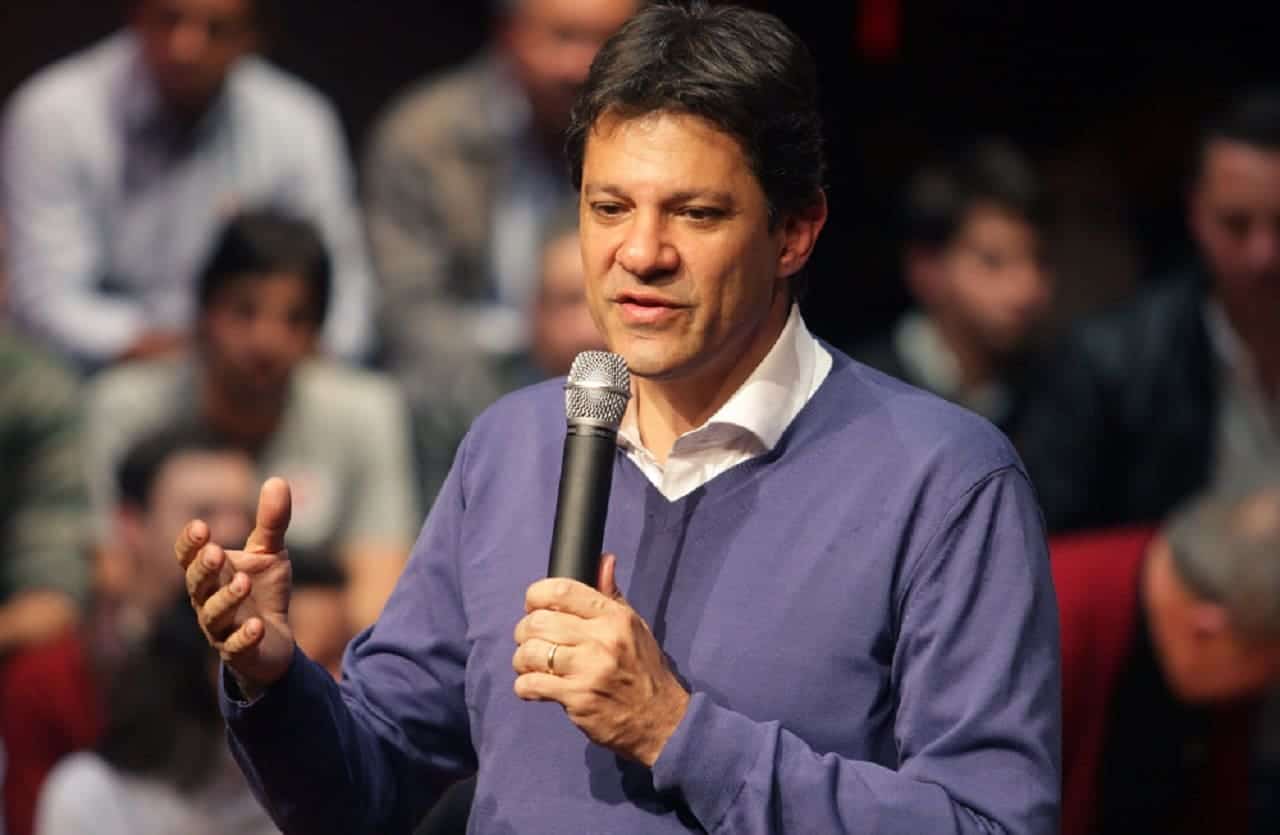 Imagem de Fernando Haddad discursando
