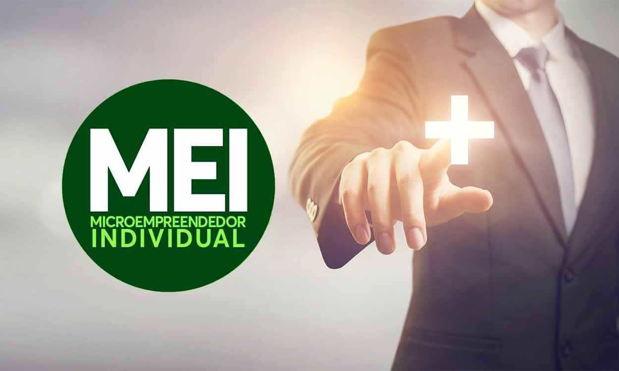 Homem apertando símbolo de adição, ao lado dele tem o logo do MEI (Microempreendedor Individual)