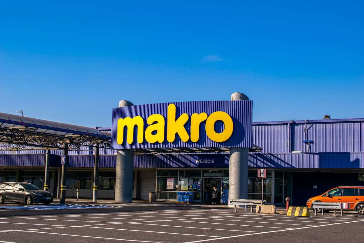 Fachada Makro Atacado em país estrangeiro