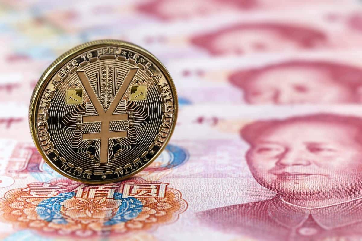 Moeda da China, Yuan, empilhada sobre notas