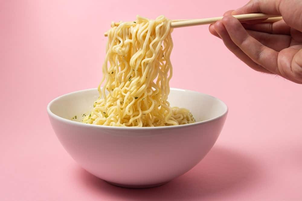 macarrão em tijela