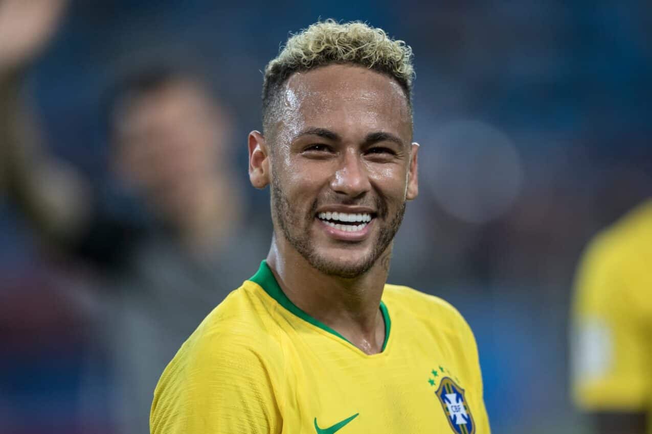 Neymar sorrindo