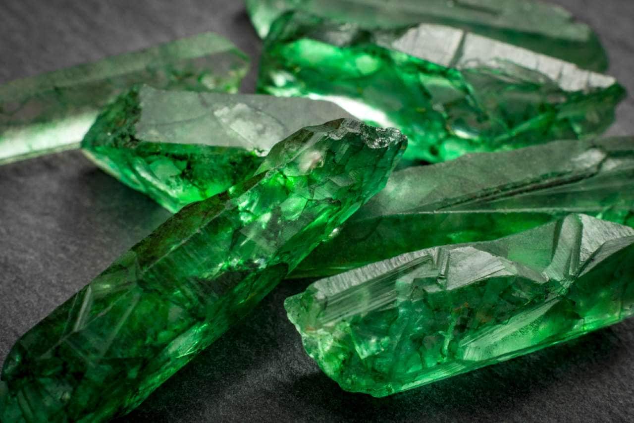 Na imagem, esmeralda verde.