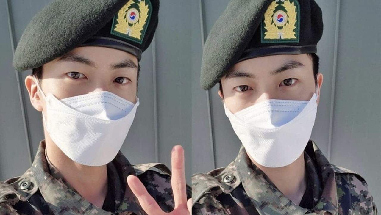 Imagem do cantor do BTS em uniforme do exercito