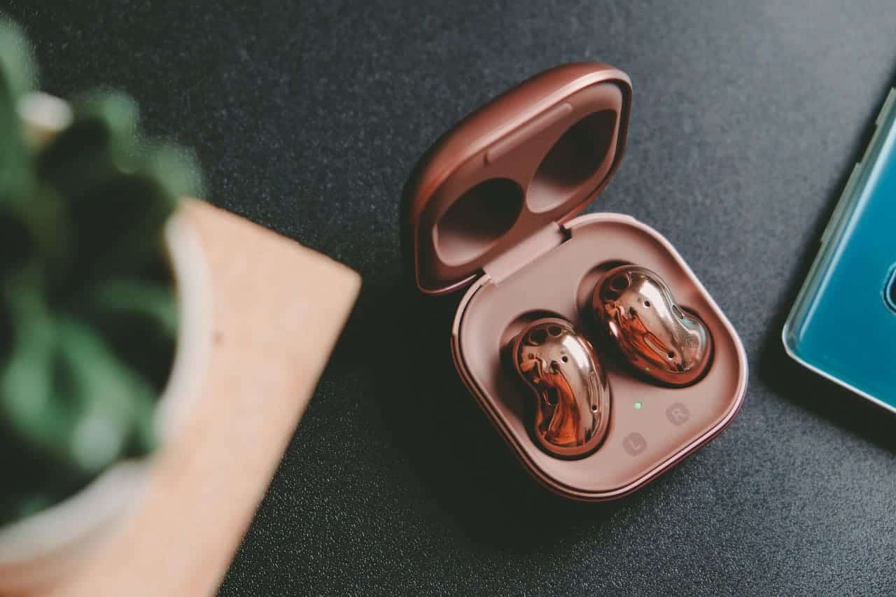 Imagem de um Galaxy Buds Live