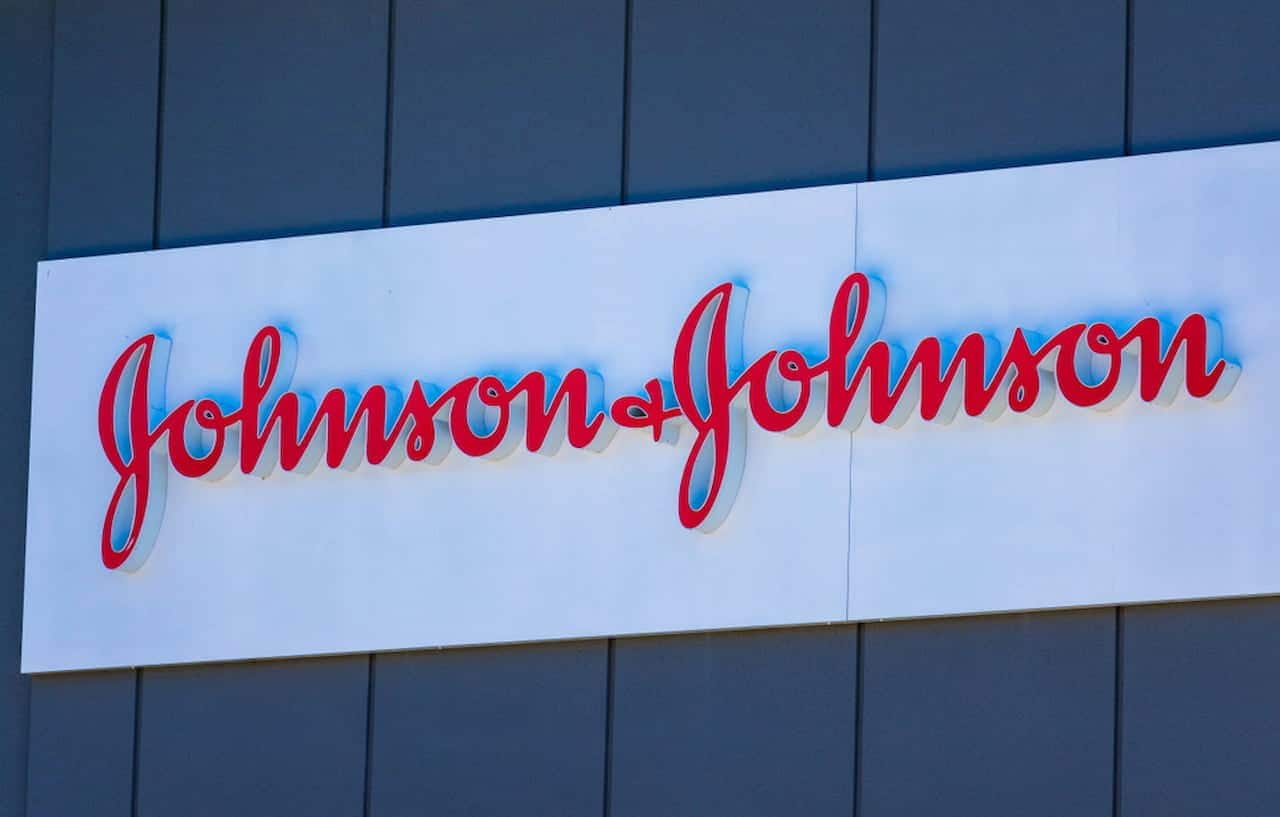 Imagem da fachada de um prédio da Johnson & Johnson