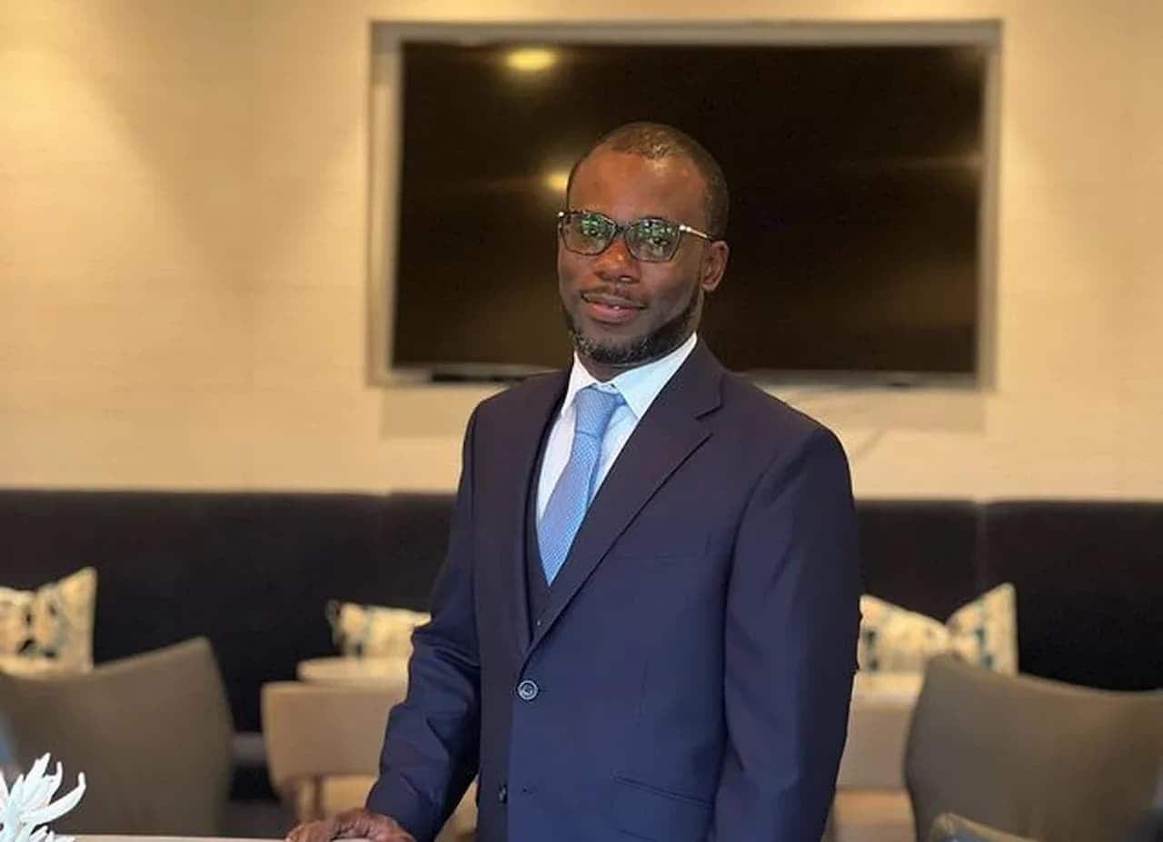 jovem africano formado no Brasil