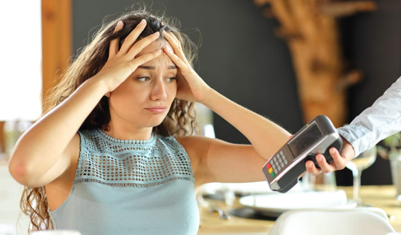 Mulher esqueceu senha do cartão Nubank
