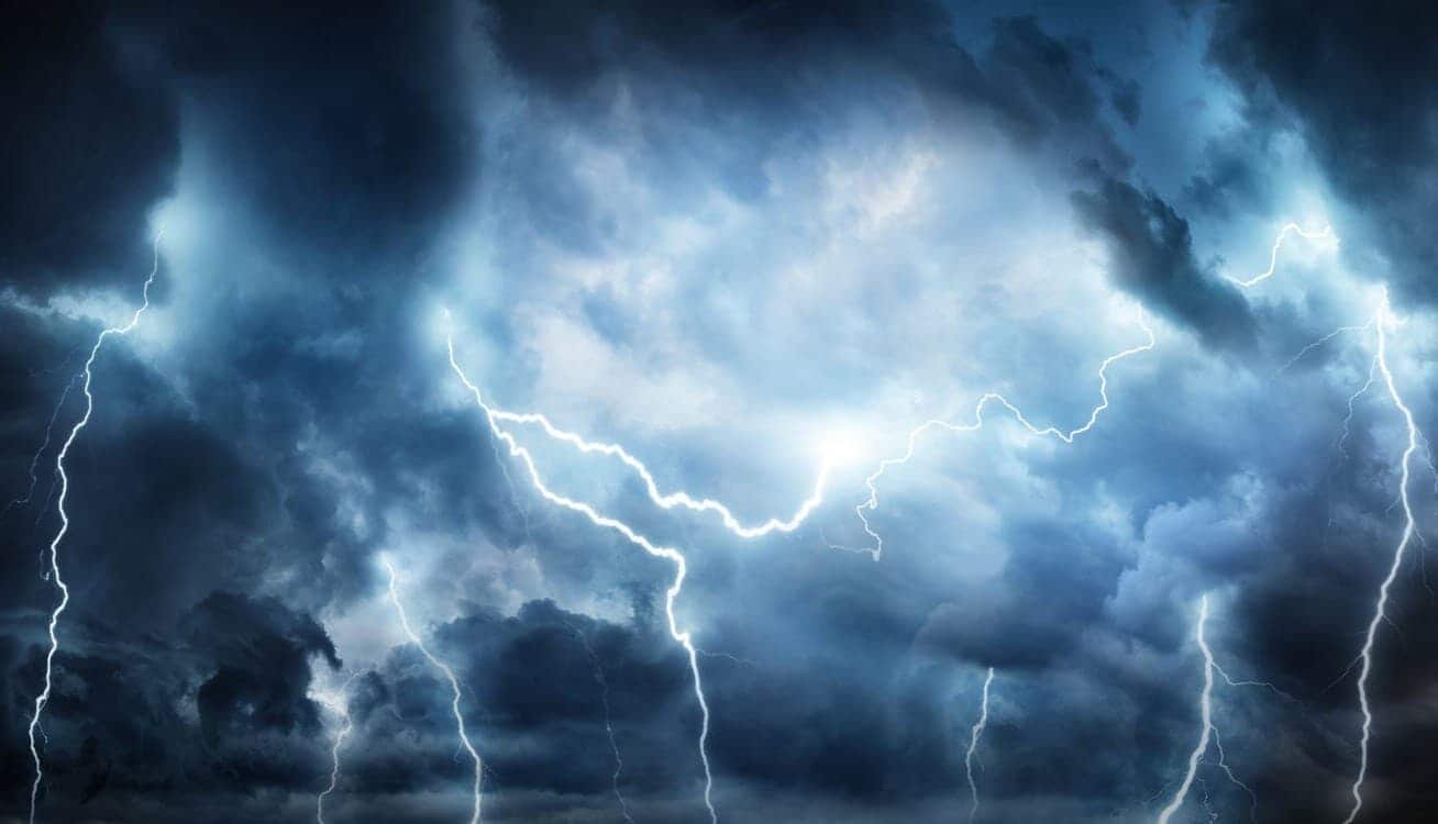 Na imagem, um céu de tempestade