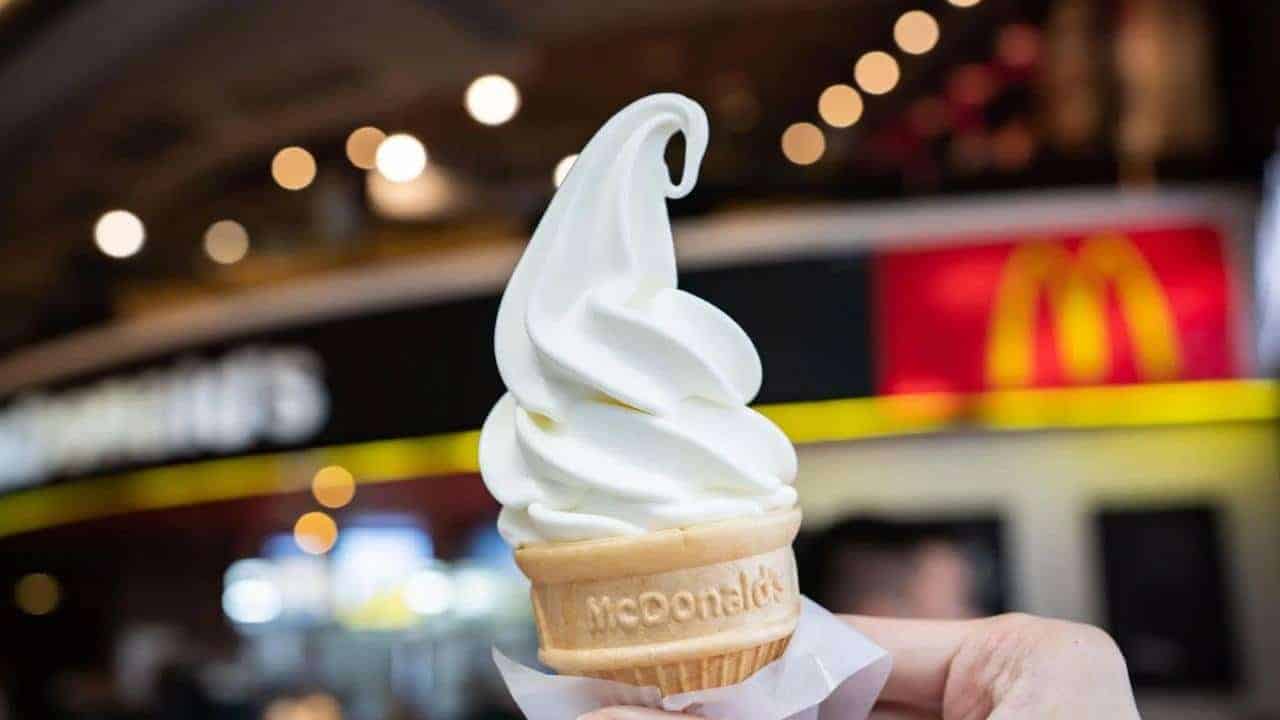 Na imagem, sorvete de casquinha do McDonald's.