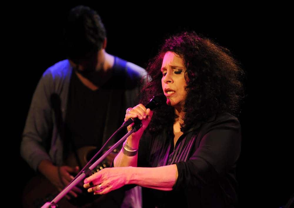 Foto da cantora Gal Costa em show