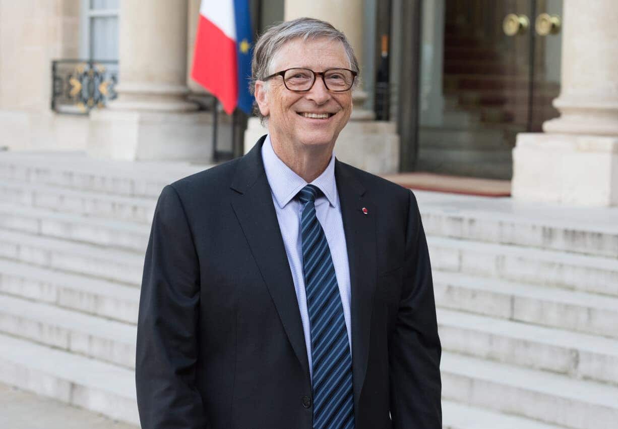Bill Gates posando para foto