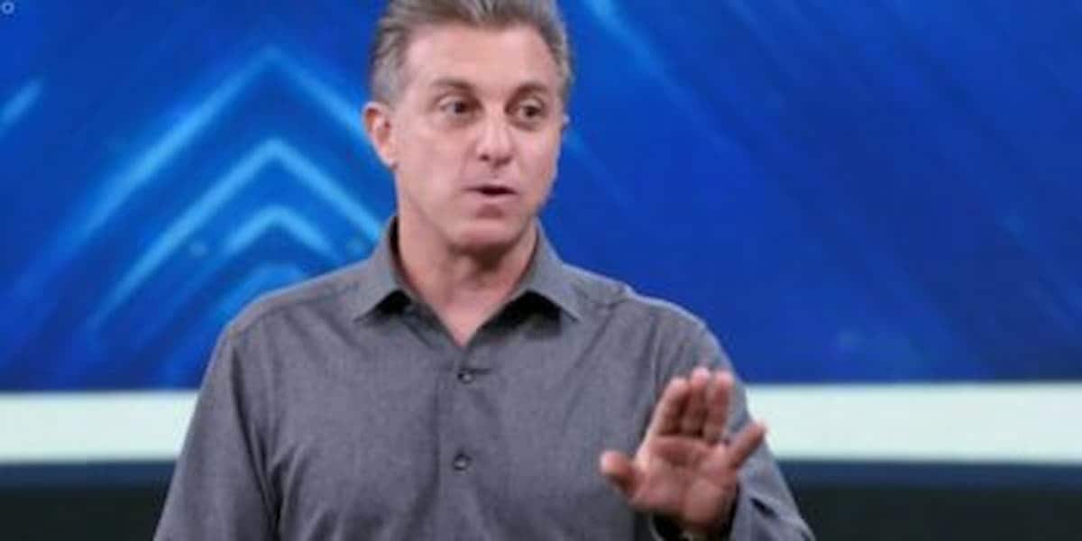 Luciano Huck em seu programa Domingão com Huck