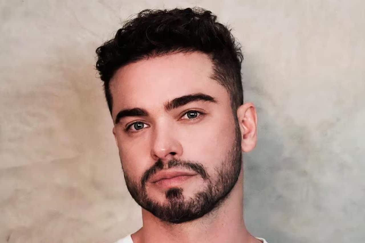 Imagem do ator Sidney Sampaio.