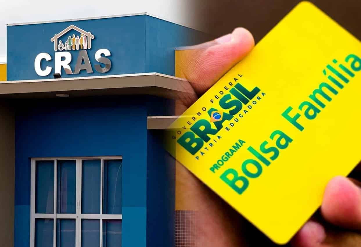 Montagem com imagem de uma das unidades do CRAS, ao lado esquerdo. Do lado direito está um cartão do Bolsa Família na mão de uma pessoa.