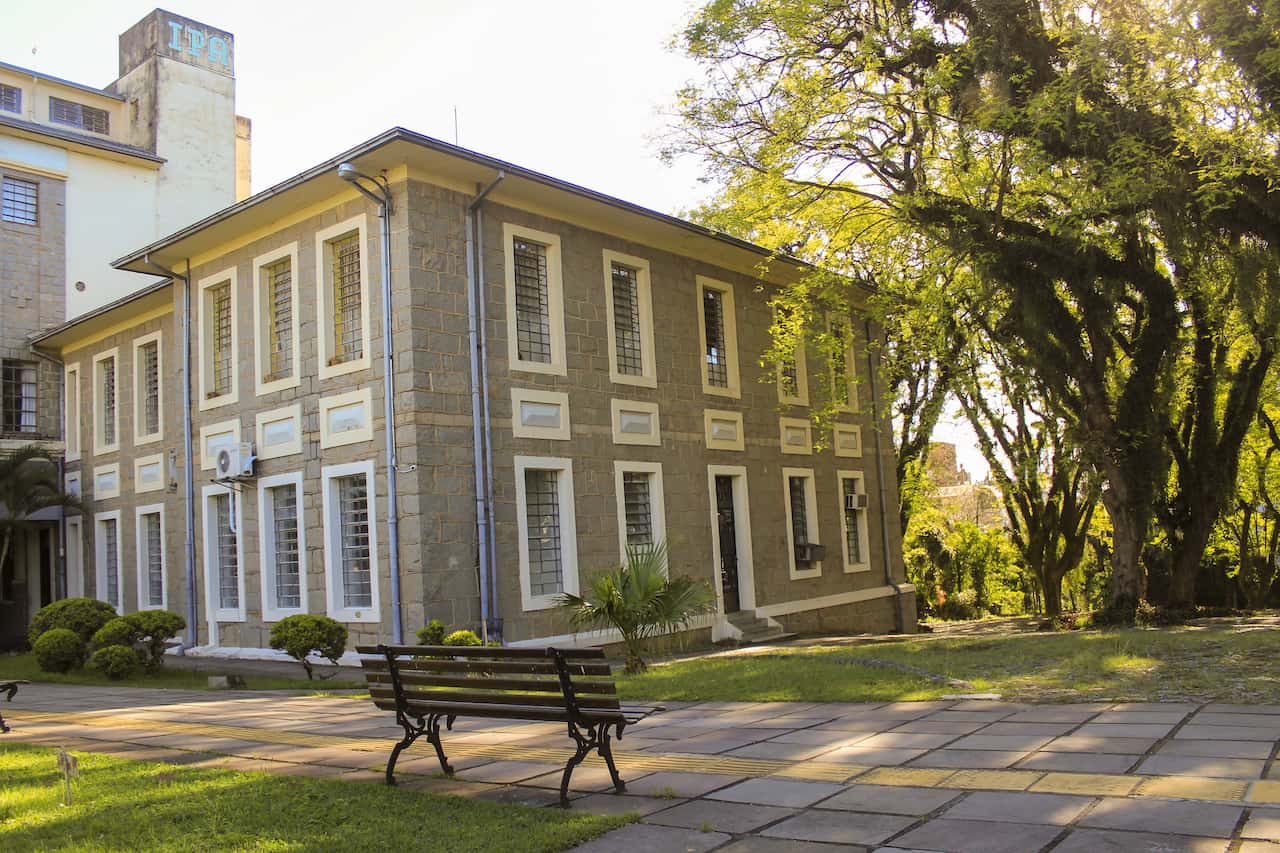 faculdade brasileira
