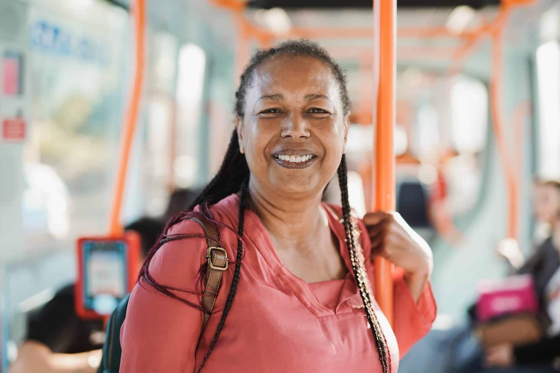Mulheres adquirem direito de gratuidade no transporte público; veja como requerer benefício