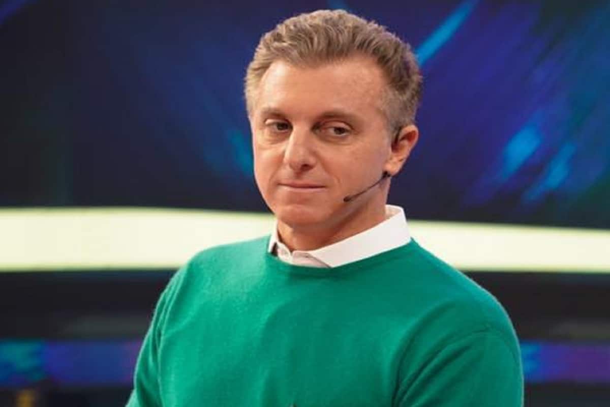 Luciano Huck durante o seu programa