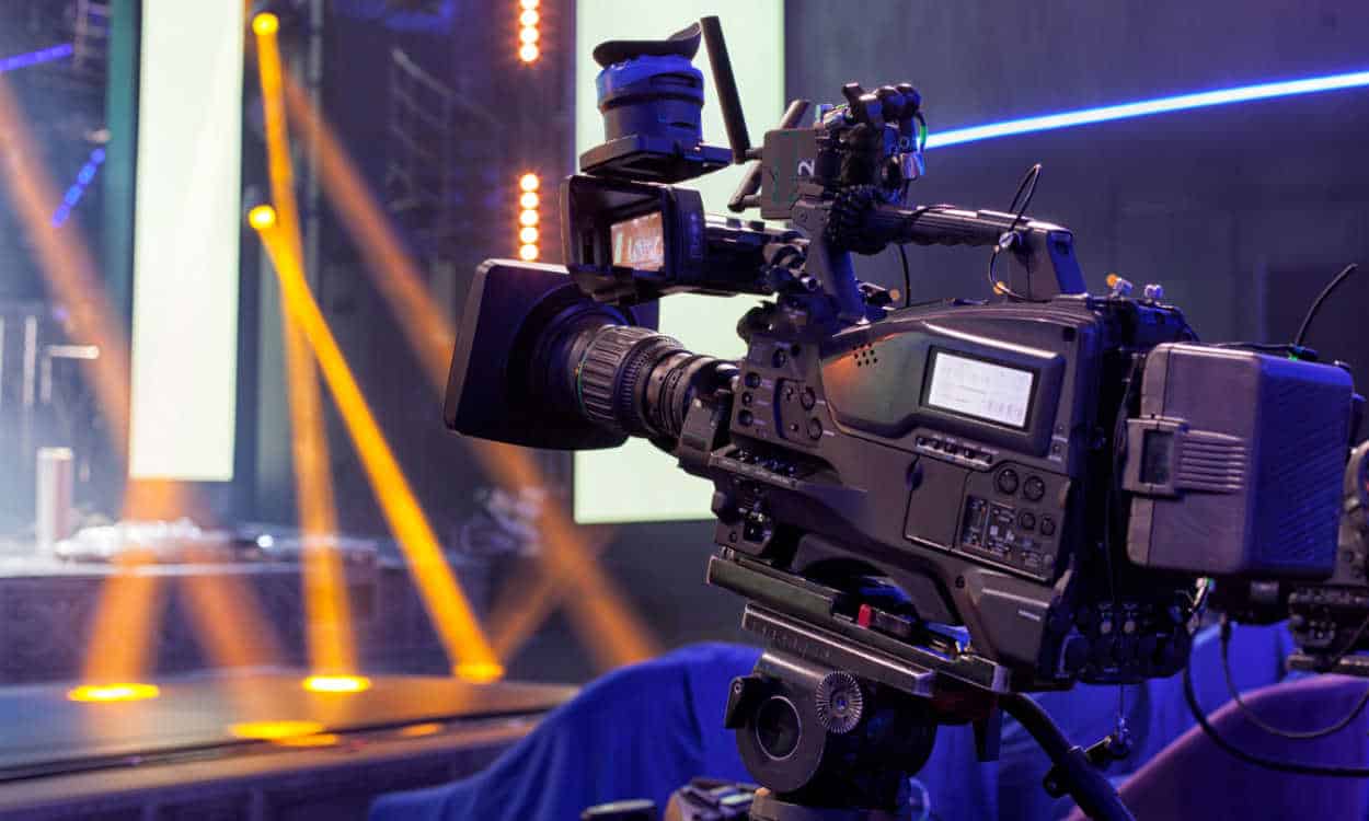 Câmera em um set de apresentador /programa famoso