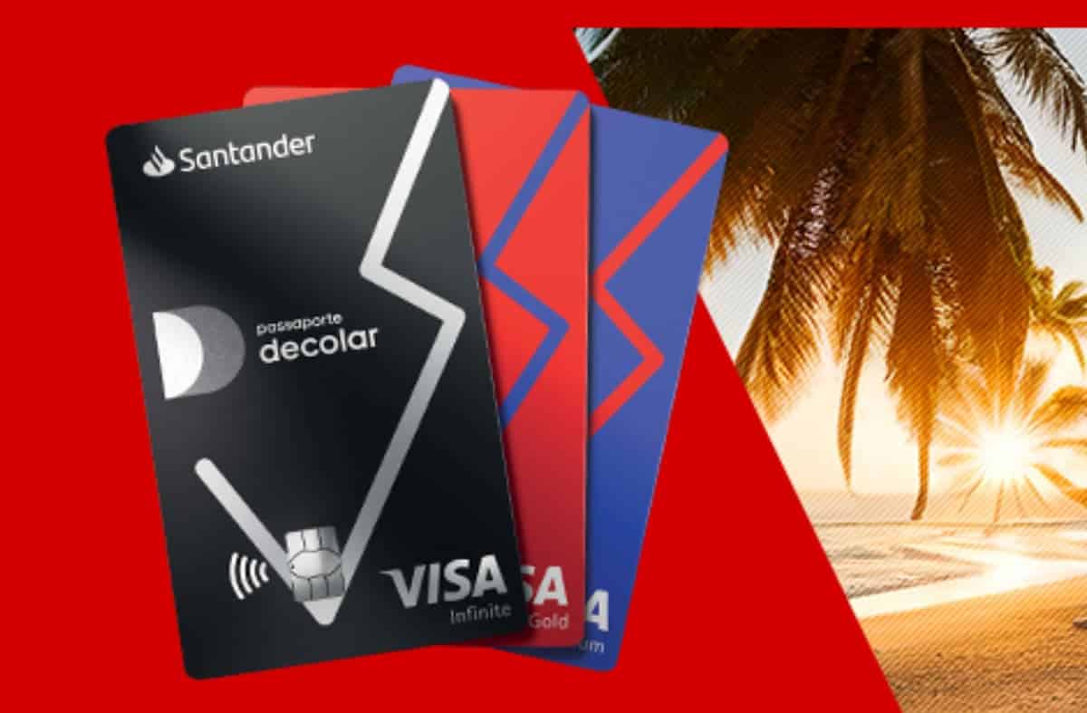 Cartões Decolar Santander com uma imagem de coqueiro e mar ao fundo