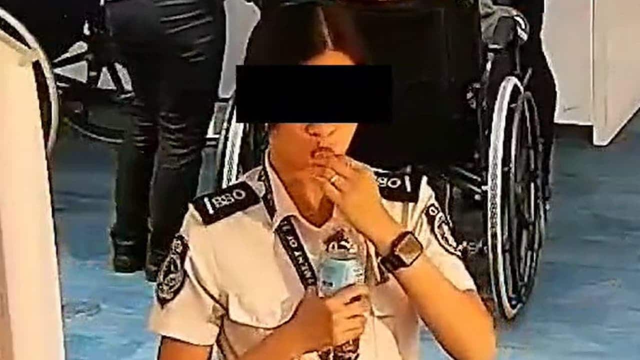 Segurança de aeroporto é flagrada tentando engolir mais de R$ 1.000 furtados de um passageiro