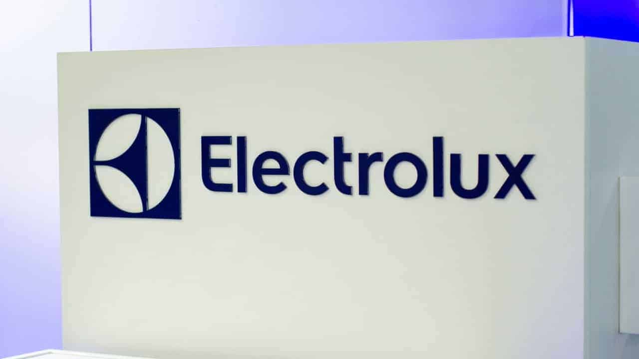 Logo da marca Electrolux em fundo branco.