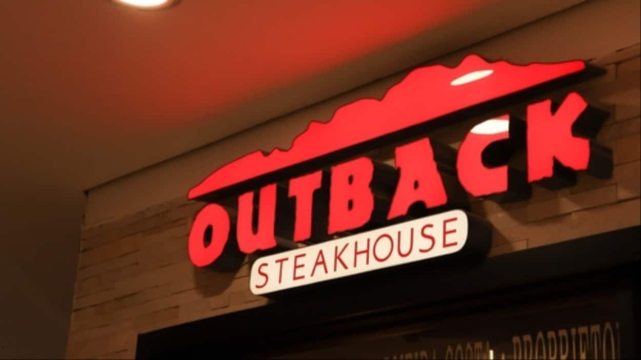 Fachada de um restaurante da rede Outback.