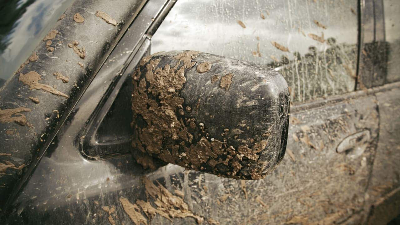 Lateral de um carro sujo