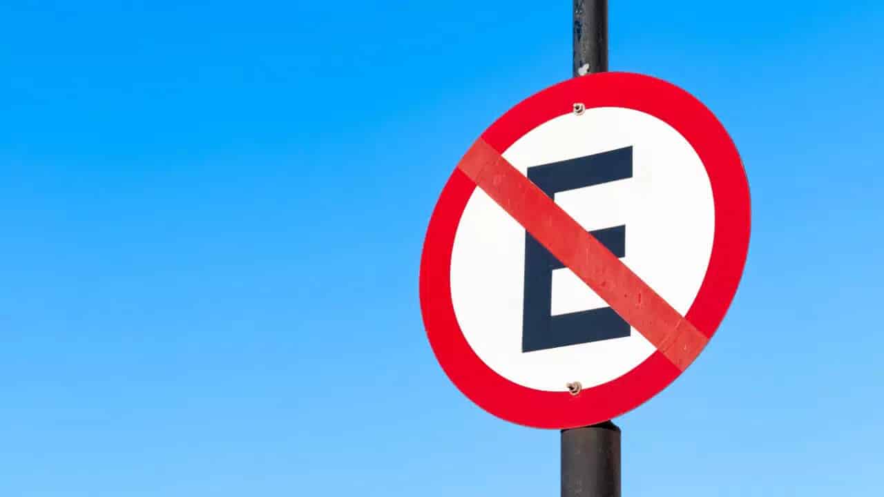 Placa de proibido estacionar