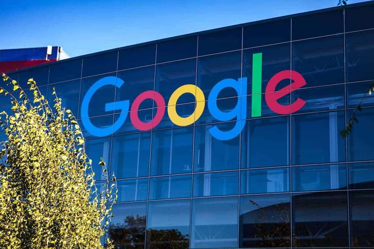 A imagem mostra o prédio do Google.