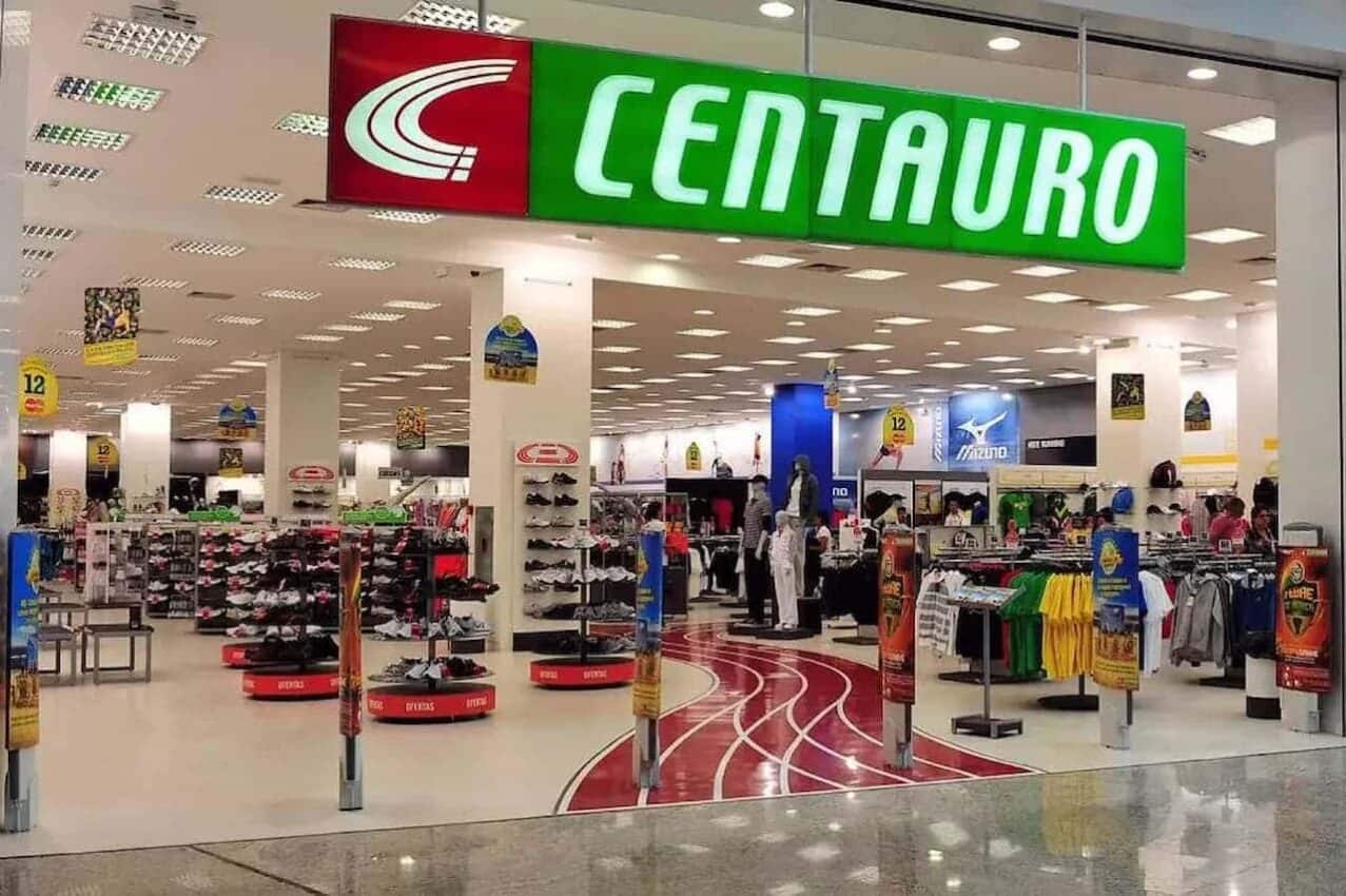 Fachada de uma loja da Centauro.