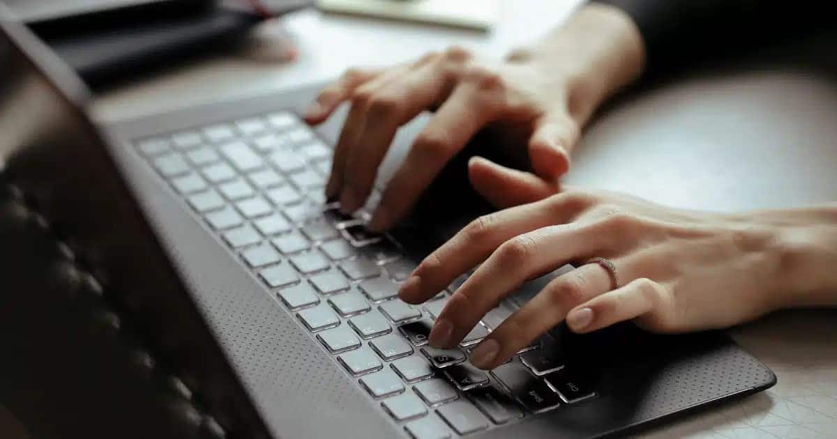 Fique atento! Alerta do Procon avisa sobre golpe do e-mail falso.