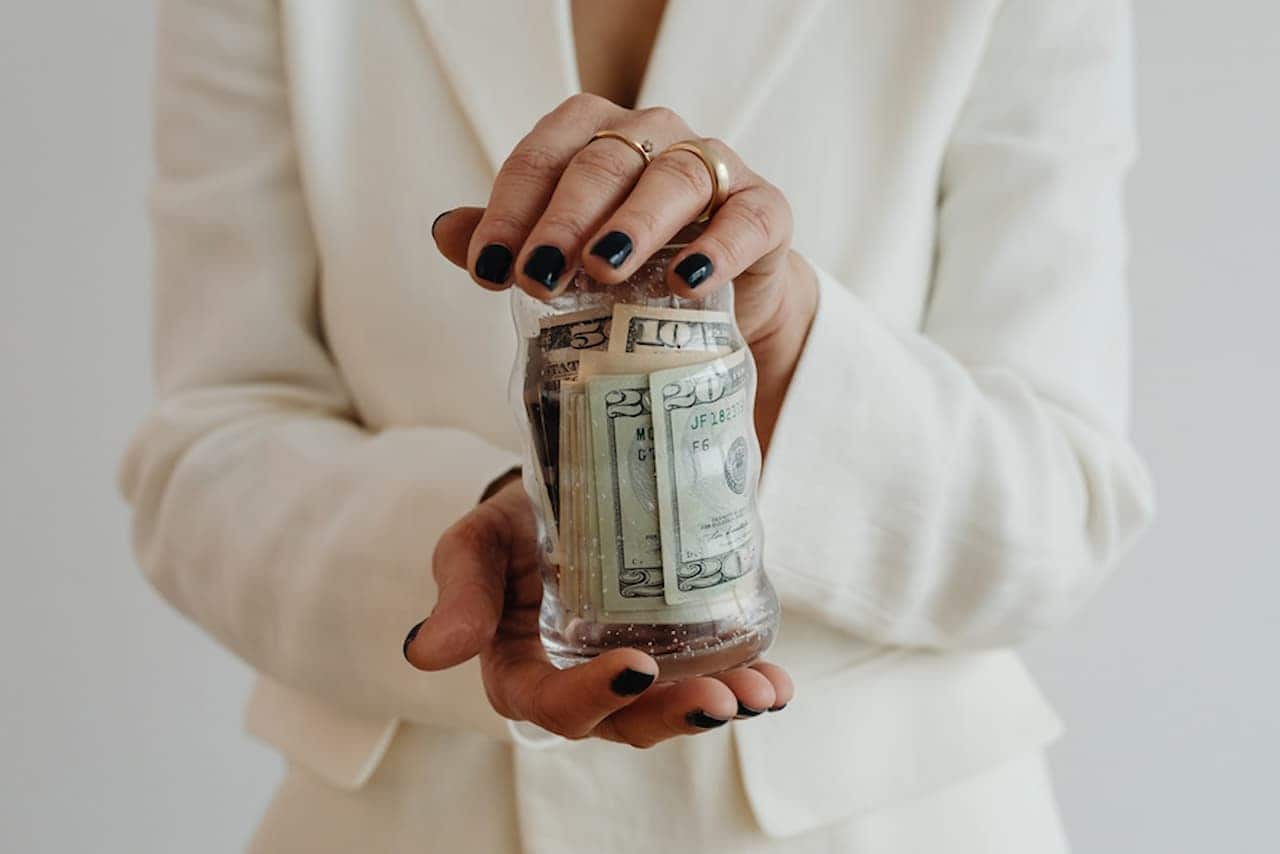 Por que o dólar enfrenta sua maior queda em mais de 50 anos? renda