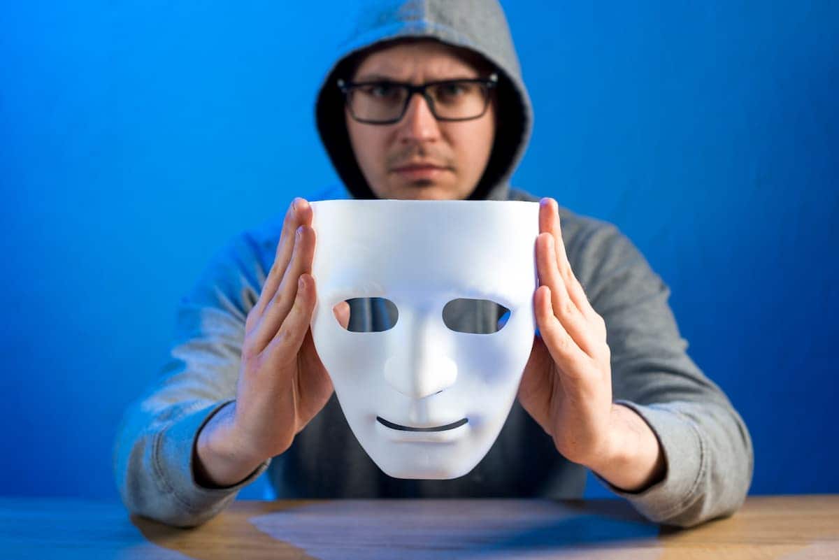 Pessoa com síndrome do impostor.