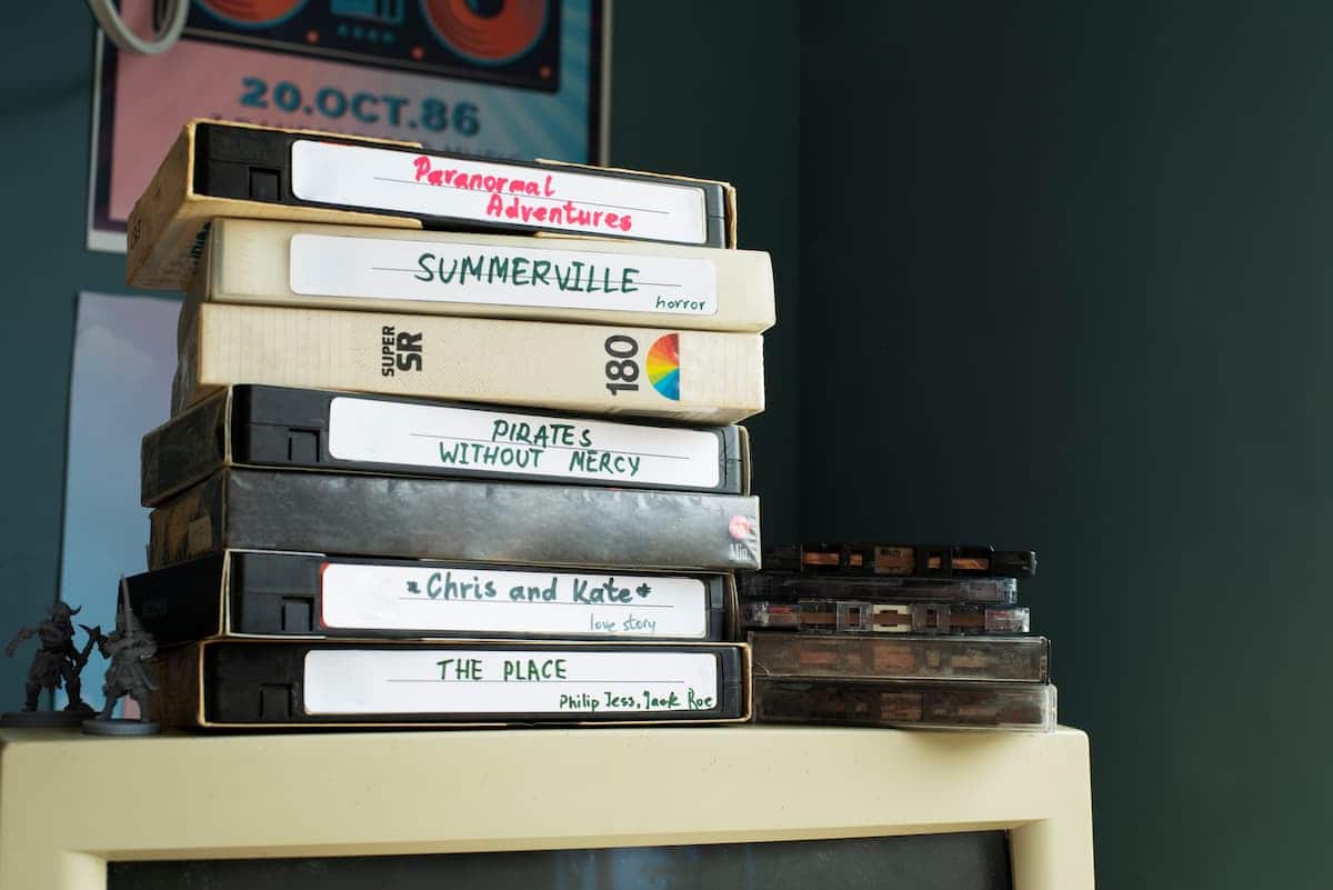 Pessoas estão faturando alto vendendo itens antigos, como o VHS.