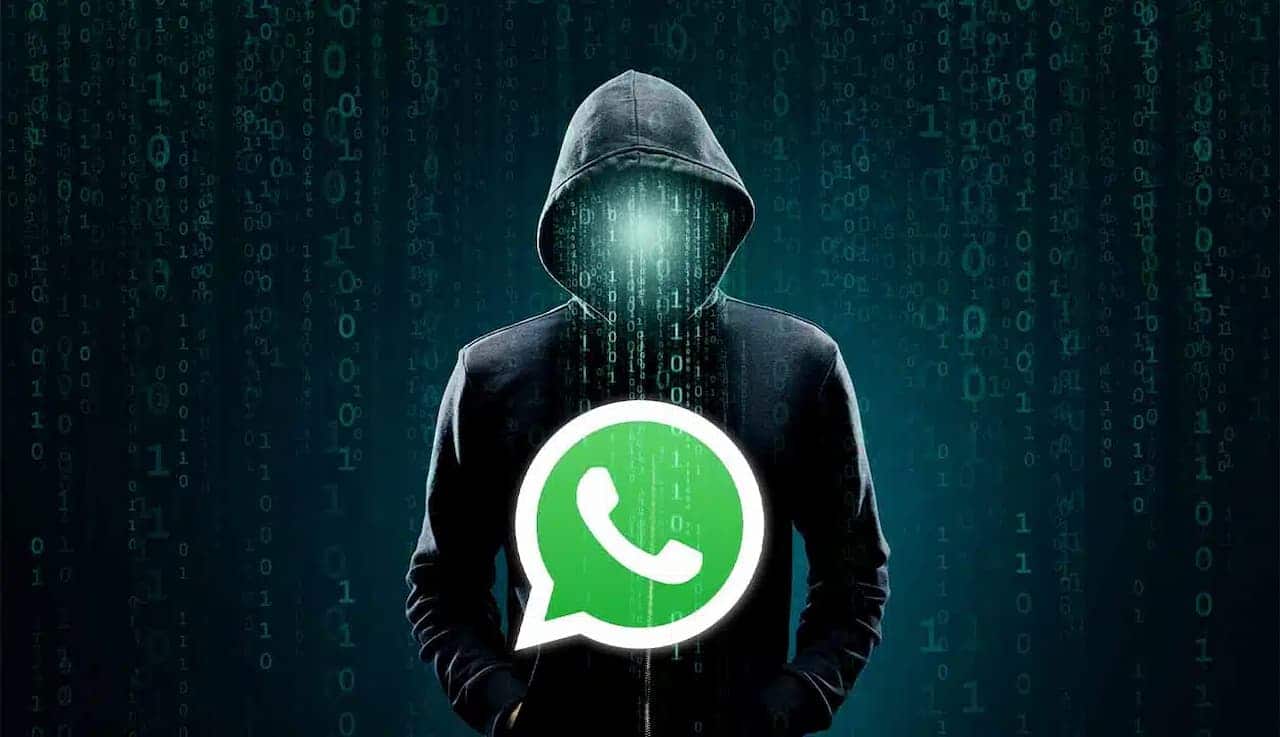 Imagem de um homem encapuzado e símbolo do WhatsApp em miniatura na frente do homem representando golpes