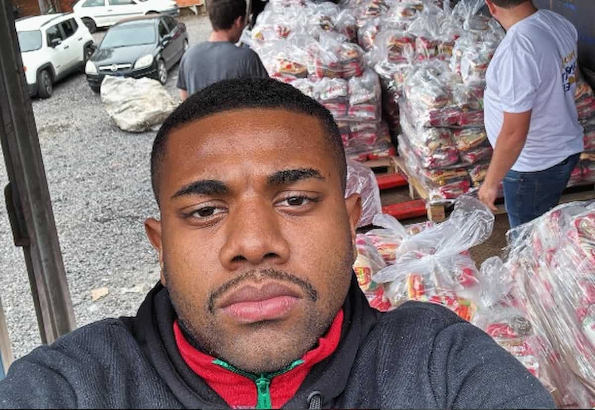 Davi Brito com cestas básicas para o Rio Grande do Sul.