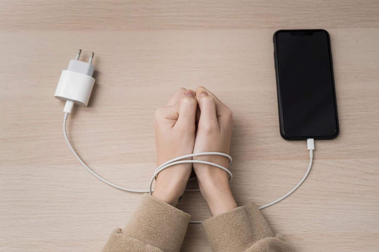 Eles controlam seu celular à distância, descubra este golpe sofisticado!